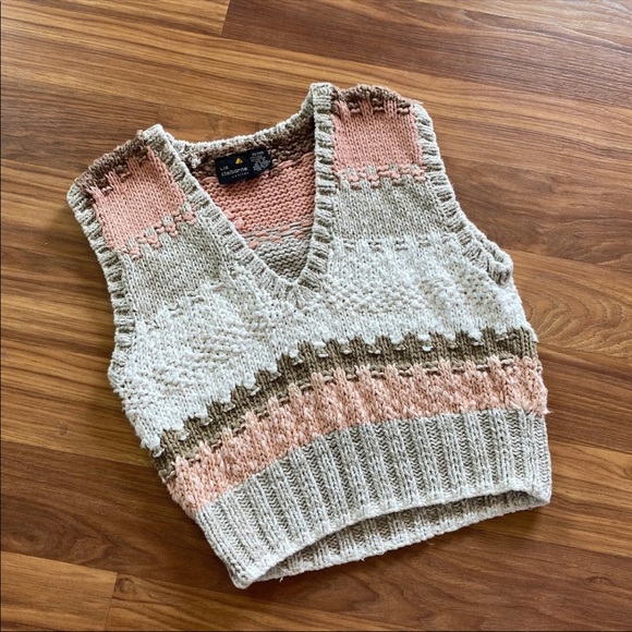 ❗️SOLD❗️Vintage Sweater Vest - Picture 2 of 7
